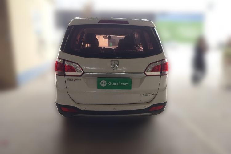 Used Baojun 730 2014 1.5L manual Comfort version 7 seats Rear