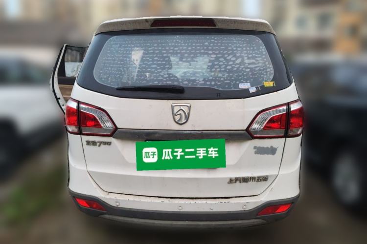 Used Baojun 730 2014 1.5L manual Comfort version 7 seats Rear
