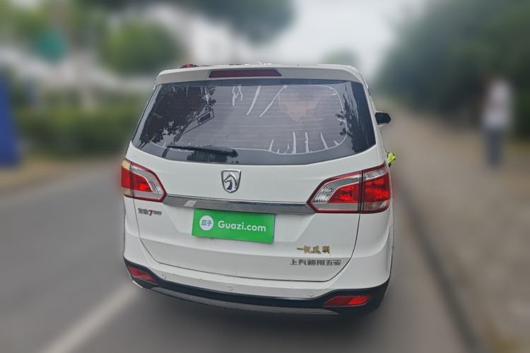 Used Baojun 730 2014 1.5L manual luxury trim 7 seats Rear