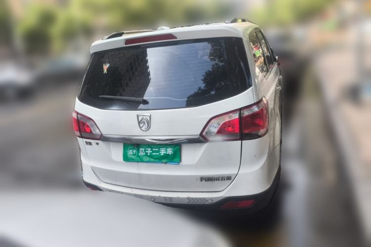 Used Baojun 730 2014 1.5L manual Comfort version 7 seats Rear