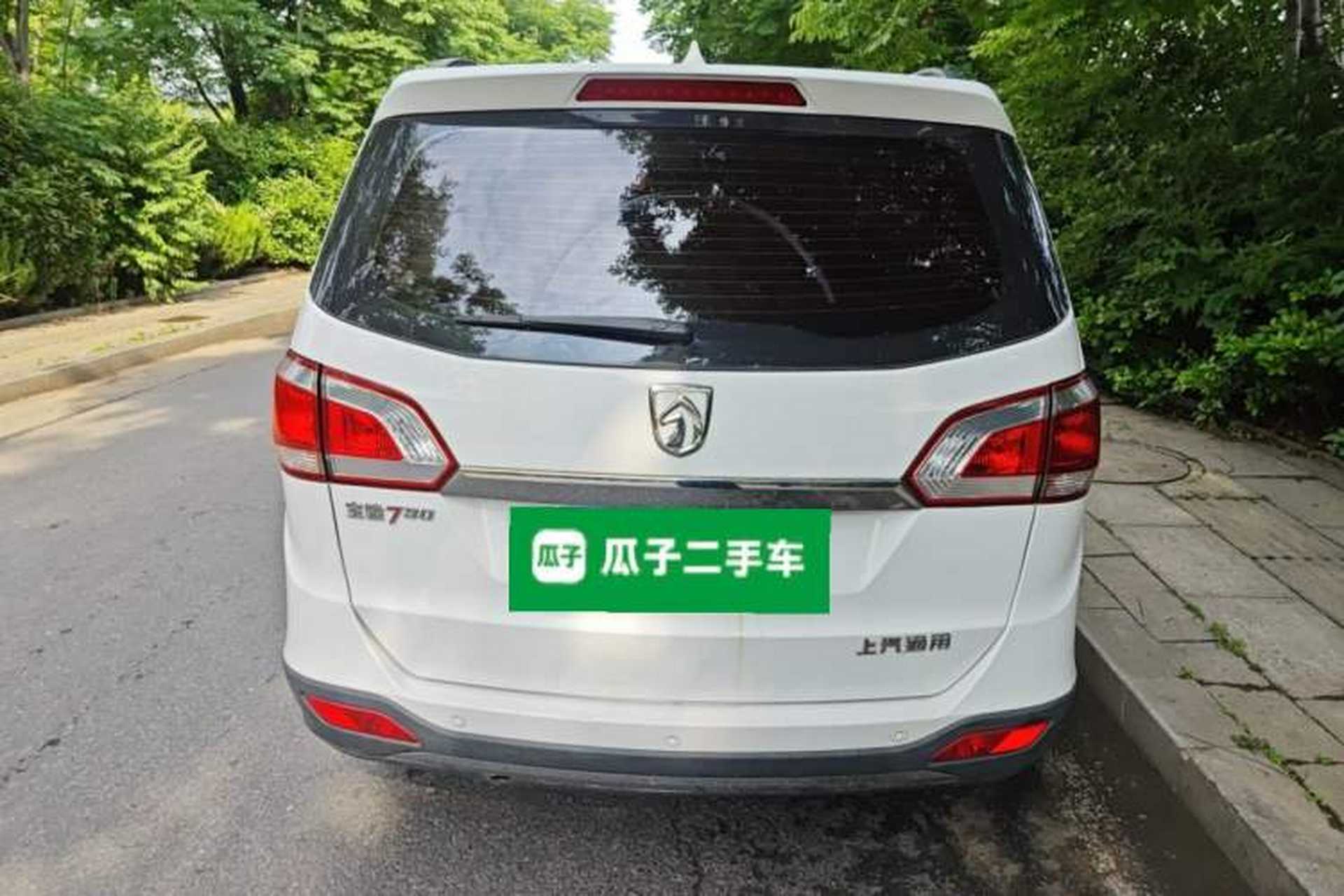 Used Baojun 730 2014 1.5L manual Comfort version 7 seats Rear
