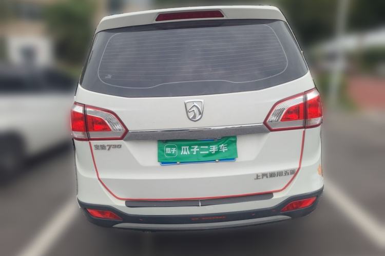 Used Baojun 730 2014 1.5L manual standard trim 7 seats Rear