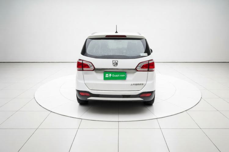 Used Baojun 730 2014 1.5L manual standard trim 7 seats Rear