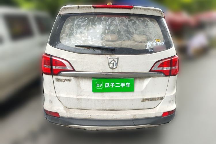 Used Baojun 730 2014 1.5L manual Comfort version 7 seats Rear