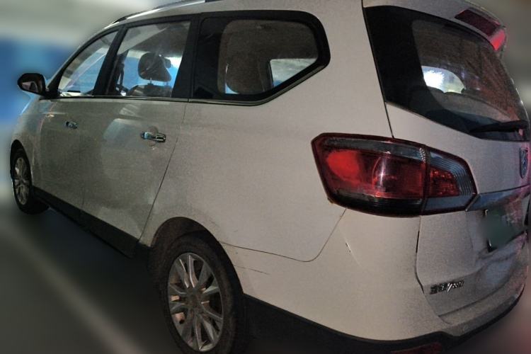 Used Baojun 730 2014 1.5L manual Comfort ESP version 7 seats Rear Left 45 Deg