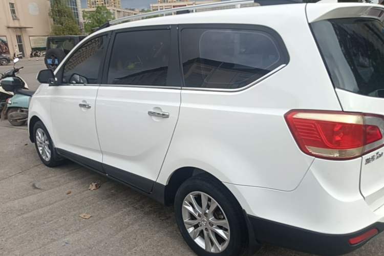Used Baojun 730 2014 1.5L manual luxury trim 7 seats Rear Left 45 Deg