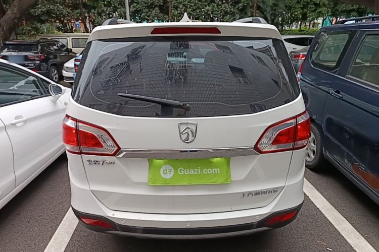 Used Baojun 730 2014 1.5L Manual Luxury Navigation ESP Version 7 Seats Rear