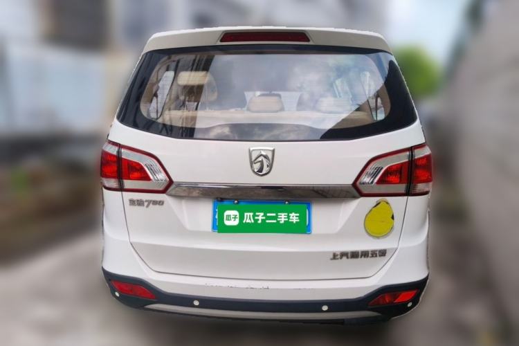 Used Baojun 730 2014 1.5L manual standard trim 7 seats Rear
