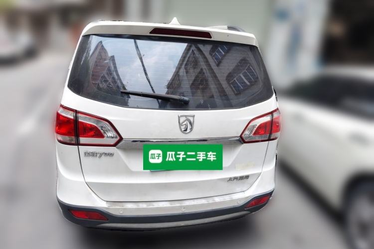 Used Baojun 730 2014 1.5L manual Comfort version 7 seats Rear