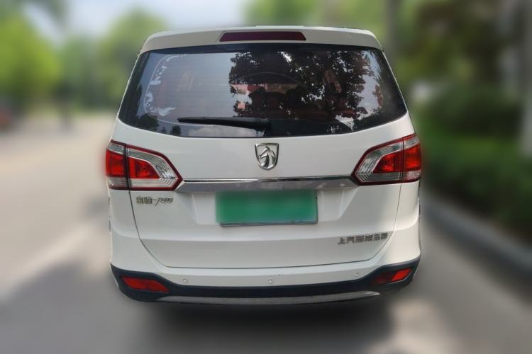 Used Baojun 730 2014 1.5L manual Comfort version 7 seats Rear