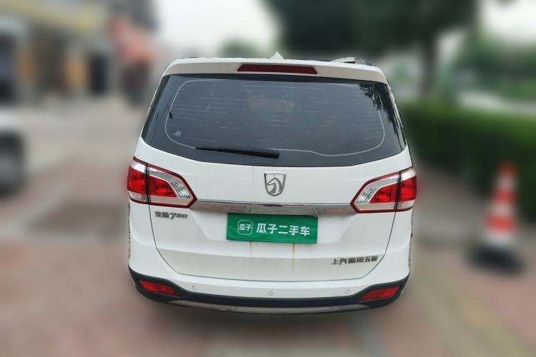 Used Baojun 730 2014 1.5L manual luxury trim 7 seats Rear