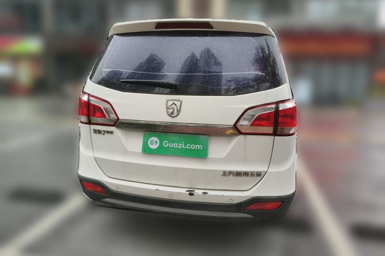 Used Baojun 730 2014 1.5L manual Comfort version 7 seats Rear