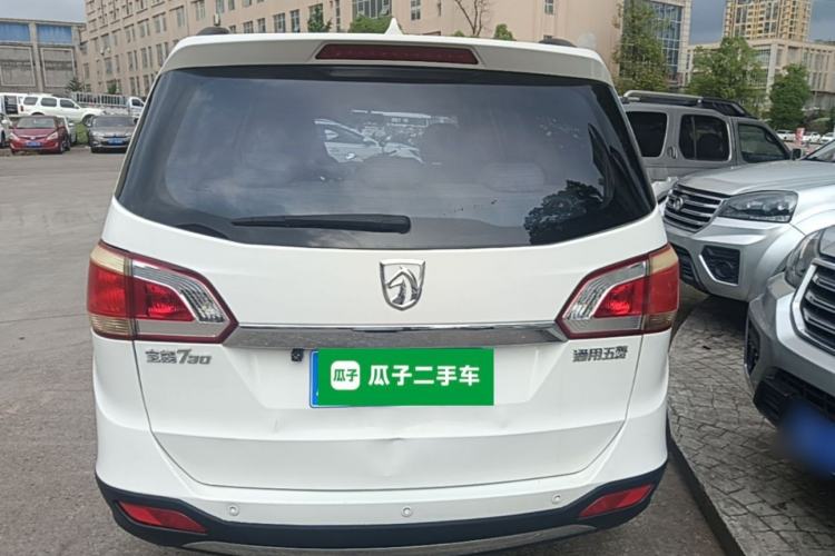 Used Baojun 730 2014 1.5L manual luxury trim 7 seats Rear