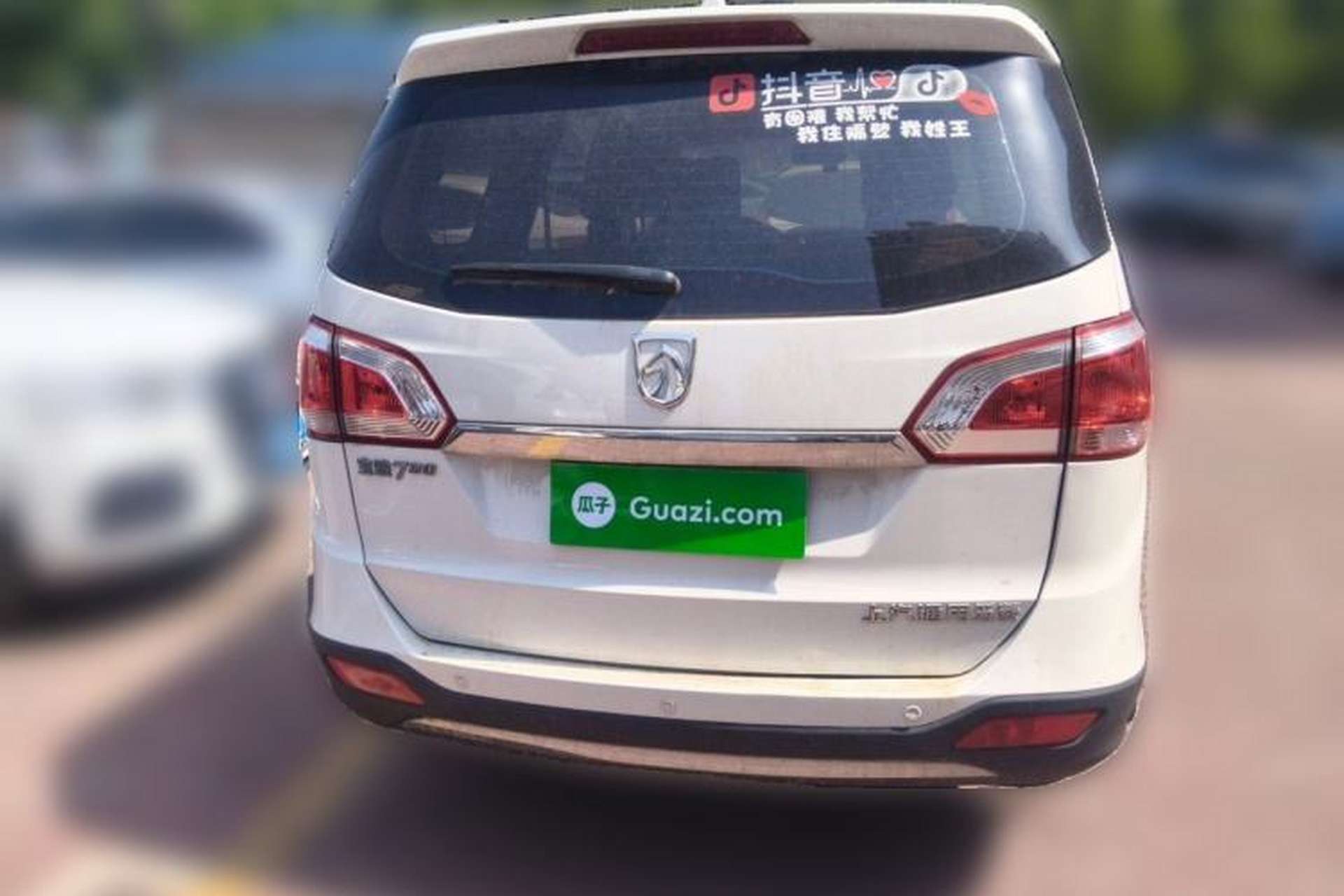 Used Baojun 730 2014 1.5L manual Comfort version 7 seats Rear