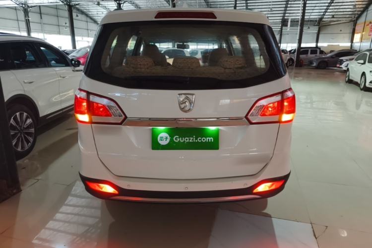 Used Baojun 730 2014 1.5L manual Comfort ESP version 7 seats Rear