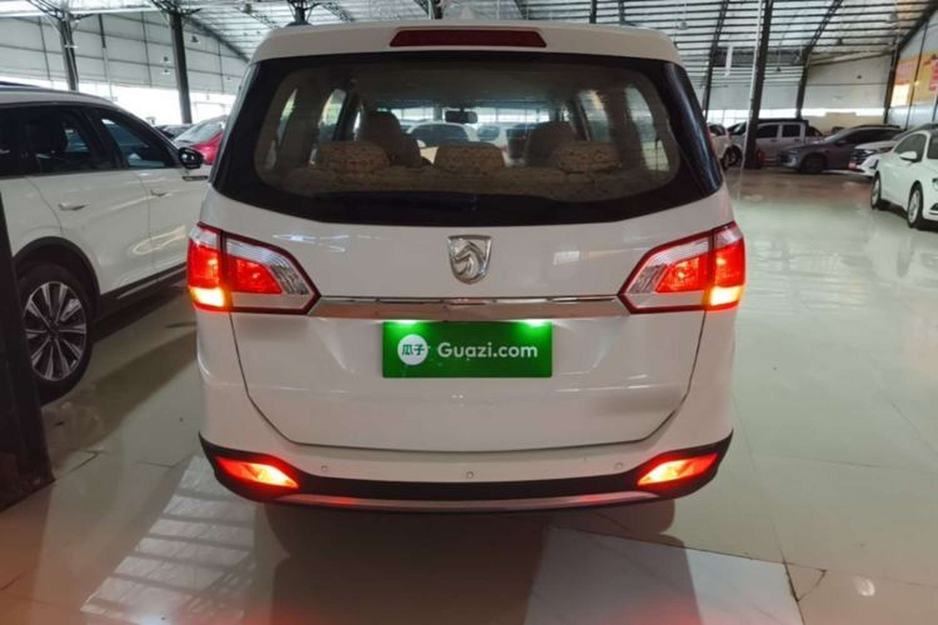 Used Baojun 730 2014 1.5L manual Comfort ESP version 7 seats Rear