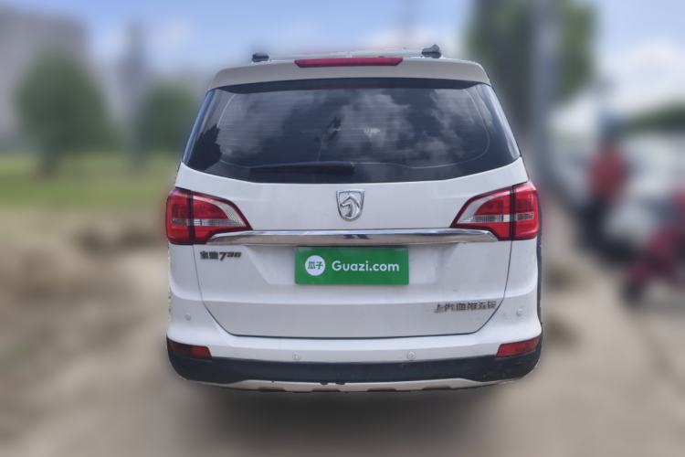 Used Baojun 730 2014 1.5L manual Comfort version 7 seats Rear