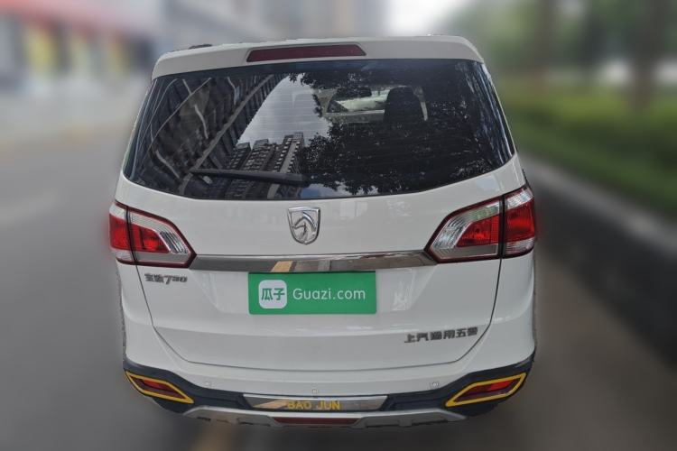Used Baojun 730 2014 1.5L manual Comfort version 7 seats Rear