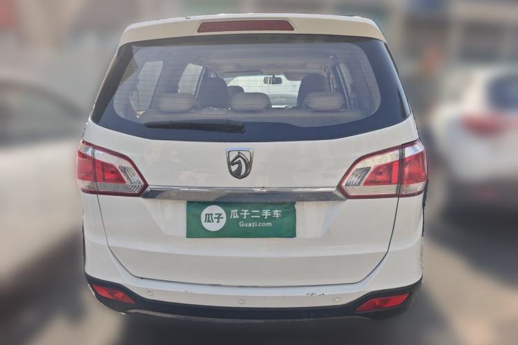 Used Baojun 730 2014 1.5L manual luxury trim 7 seats Rear