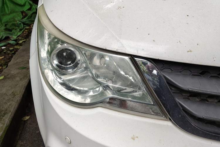 Used Baojun 730 2014 1.5L manual Comfort version 7 seats Right Front Headlight