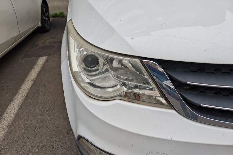 Used Baojun 730 2014 1.5L manual luxury trim 7 seats Right Front Headlight
