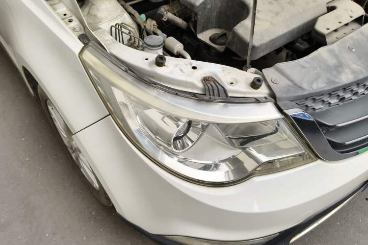 Used Baojun 730 2014 1.5L manual Comfort ESP version 7 seats Right Front Headlight