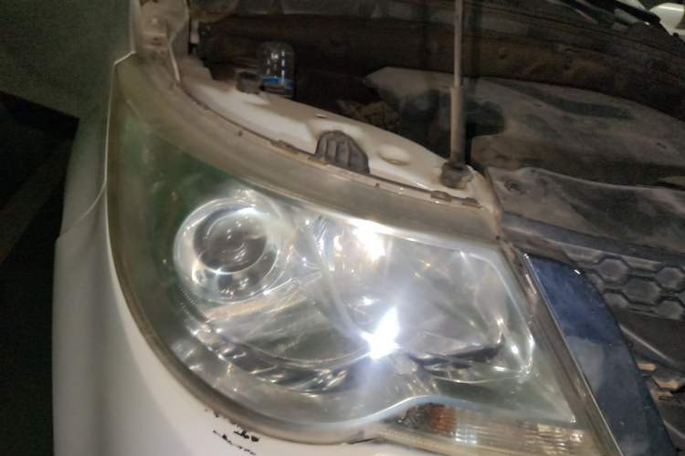 Used Baojun 730 2014 1.5L manual luxury trim 7 seats Right Front Headlight