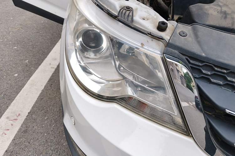 Used Baojun 730 2014 1.5L manual Comfort ESP version 7 seats Right Front Headlight
