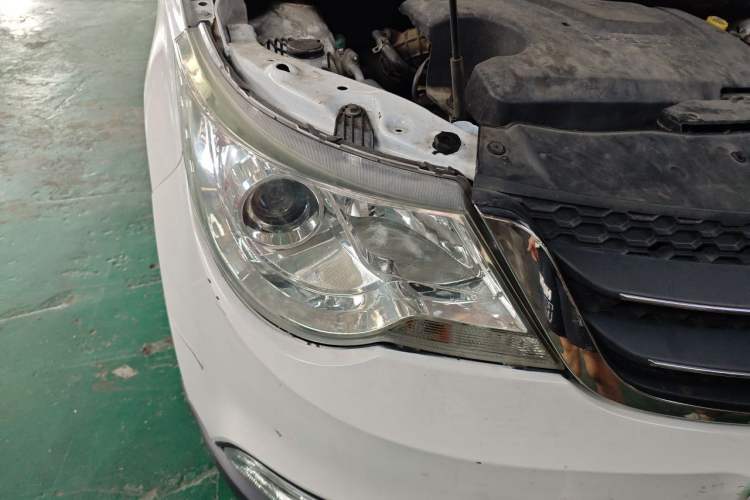 Used Baojun 730 2014 1.5L manual Comfort version 7 seats Right Front Headlight