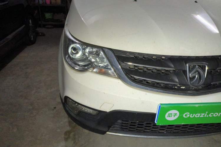 Used Baojun 730 2014 1.5L manual Comfort version 7 seats Right Front Headlight