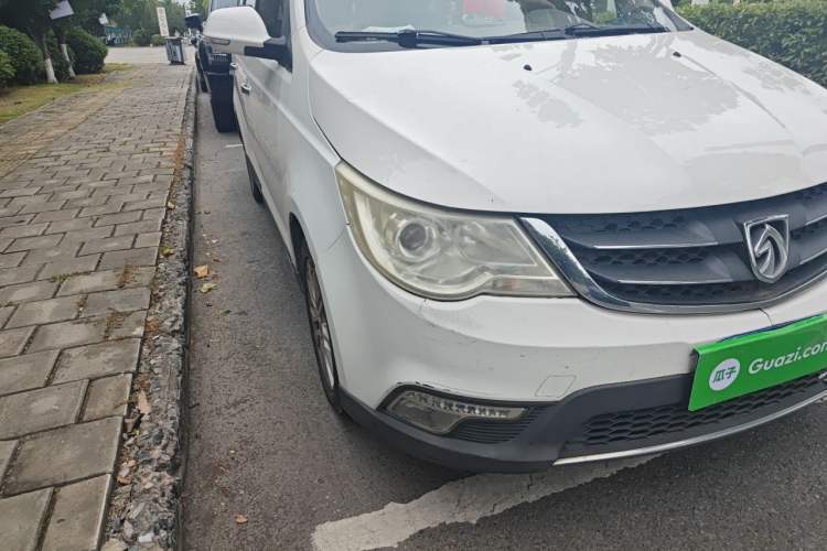 Used Baojun 730 2014 1.5L manual luxury trim 7 seats Right Front Headlight