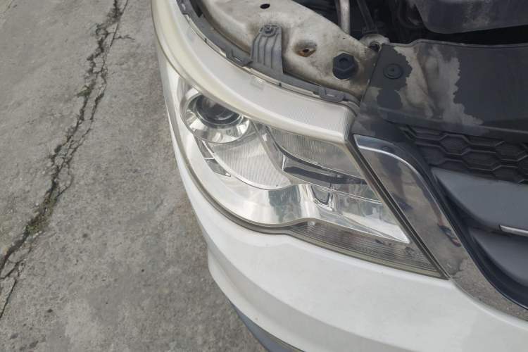 Used Baojun 730 2014 1.5L manual Comfort version 7 seats Right Front Headlight