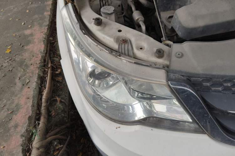 Used Baojun 730 2014 1.5L manual Comfort version 7 seats Right Front Headlight