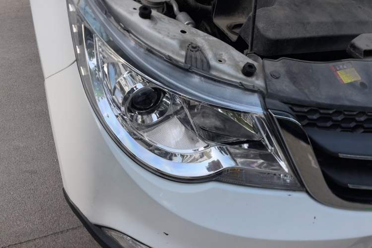 Used Baojun 730 2014 1.5L manual Comfort ESP version 7 seats Right Front Headlight
