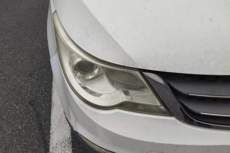 Used Baojun 730 2014 1.5L manual luxury trim 7 seats Right Front Headlight