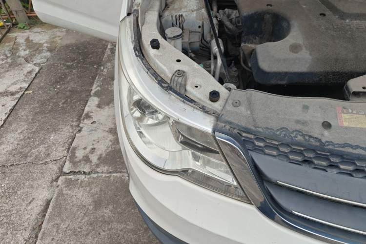 Used Baojun 730 2014 1.5L manual standard trim 7 seats Right Front Headlight