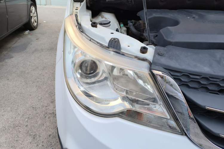 Used Baojun 730 2014 1.5L Manual Luxury Navigation ESP Version 7 Seats Right Front Headlight