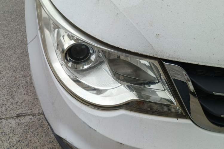 Used Baojun 730 2014 1.5L manual luxury trim 7 seats Right Front Headlight