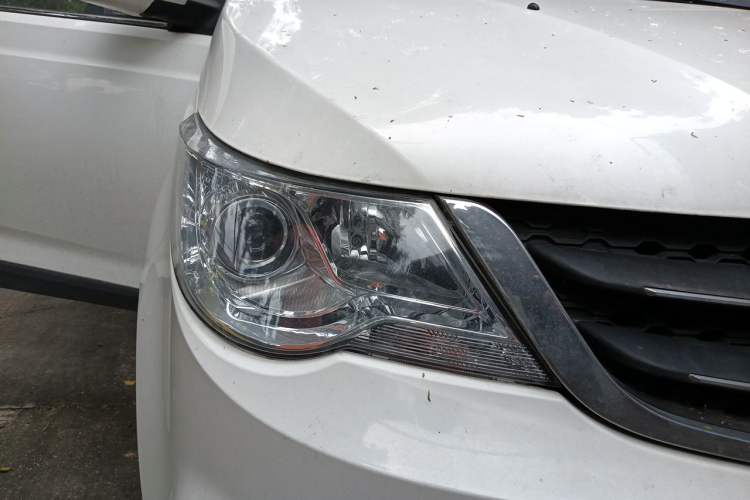 Used Baojun 730 2014 1.5L manual Comfort version 7 seats Right Front Headlight