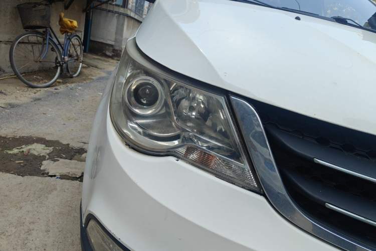 Used Baojun 730 2014 1.5L manual Comfort version 7 seats Right Front Headlight