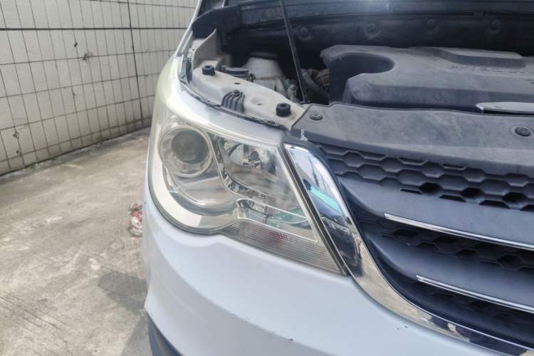 Used Baojun 730 2014 1.5L manual standard trim 7 seats Right Front Headlight