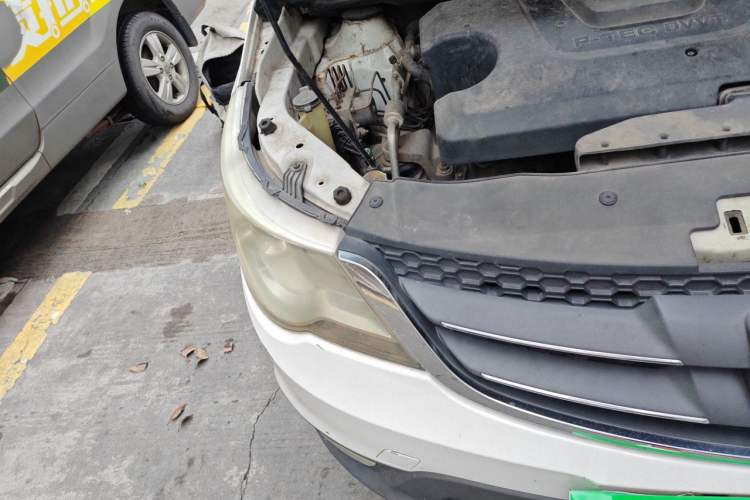 Used Baojun 730 2014 1.5L manual luxury trim 7 seats Right Front Headlight
