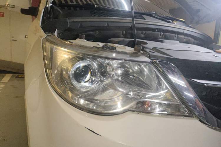 Used Baojun 730 2014 1.5L manual luxury trim 7 seats Right Front Headlight