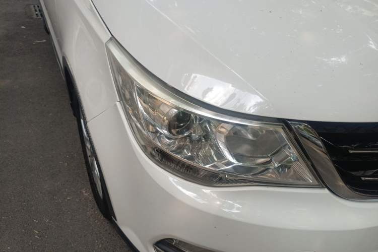 Used Baojun 730 2014 1.5L manual Comfort version 7 seats Right Front Headlight