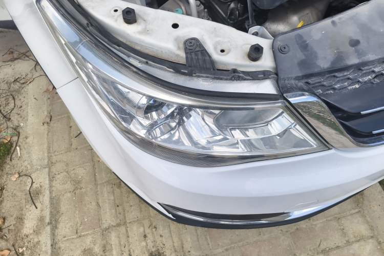 Used Baojun 730 2014 1.5L manual Comfort version 7 seats Right Front Headlight