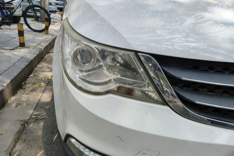 Used Baojun 730 2014 1.5L Manual Luxury Navigation ESP Version 7 Seats Right Front Headlight