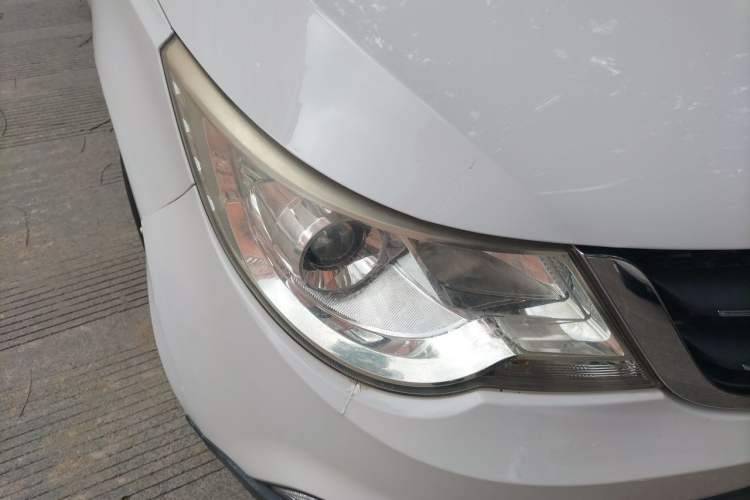 Used Baojun 730 2014 1.5L manual Comfort version 7 seats Right Front Headlight