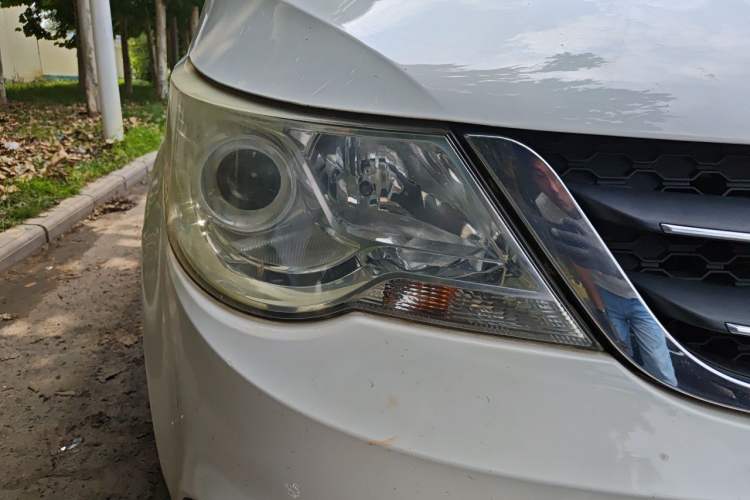 Used Baojun 730 2014 1.5L Manual Luxury Navigation ESP Version 7 Seats Right Front Headlight