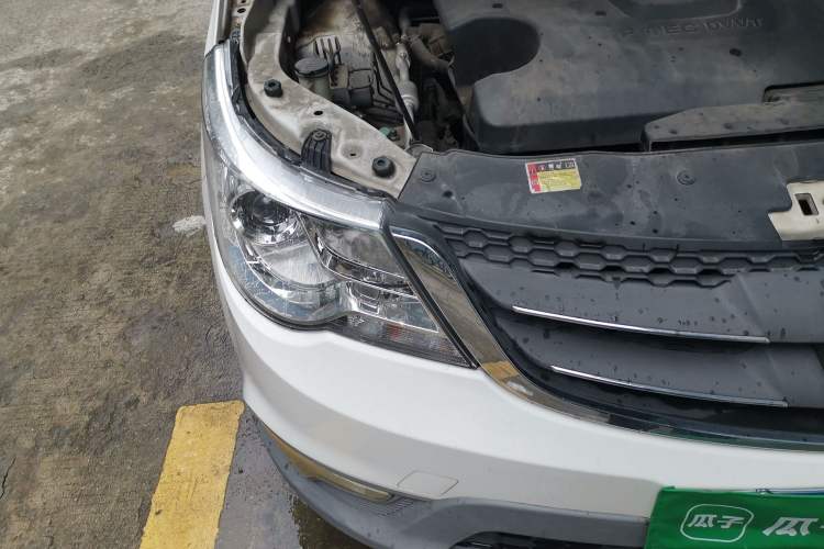 Used Baojun 730 2014 1.5L manual Comfort version 7 seats Right Front Headlight