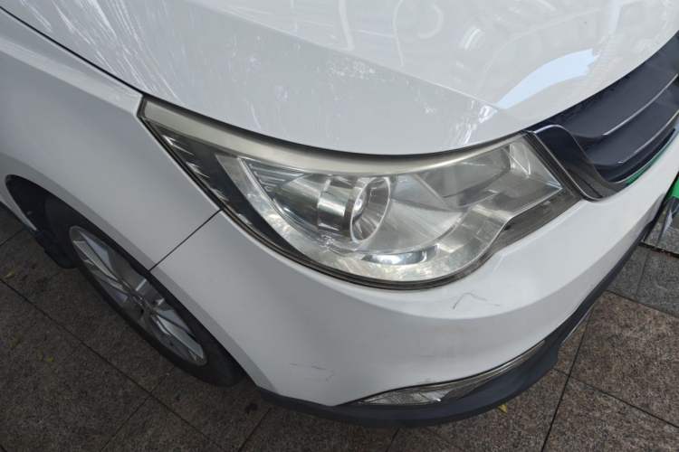 Used Baojun 730 2014 1.5L manual Comfort version 7 seats Right Front Headlight